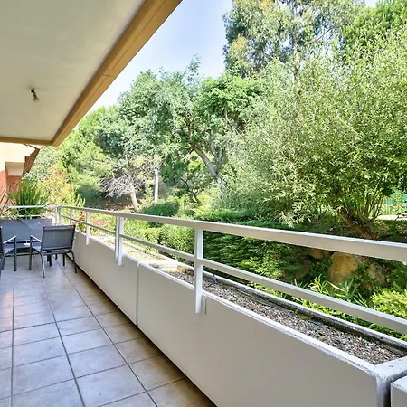 Beau T2 Refait A Neuf Avec Piscine Mandelieu